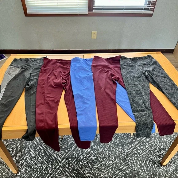 Leggings Pack! Brands: Gaiam, Beyond Yoga, Calvin Klein, Aerie. Sizes are S/M - Picture 1 of 16